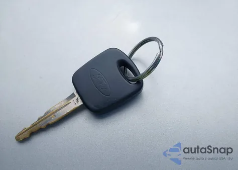 2005 Ford Focus Zx4 из США, поврежденный, VIN 1FAHP34N95W240955